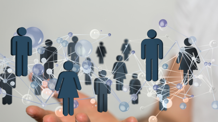 prepojenie-ilustracny figúry-ľudí-vo-virtuálnom-priestore-sk-nic